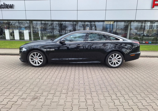 Jaguar XJ cena 120000 przebieg: 182000, rok produkcji 2015 z Wrocław małe 154